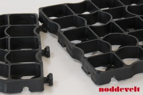4-dng-30mm-ecoraster-el-grastegels-kunststof-klik-gras-roosters-matten-platen-noddevelt-img_1510