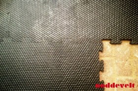 rubber-antislip-vloer-puzzel-mat-paardenbox-noddevelt