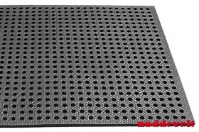 rubber-mat-met-gaten-noddevelt-334