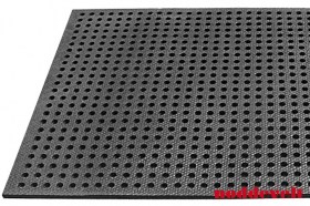 rubber-mat-met-gaten-noddevelt-494